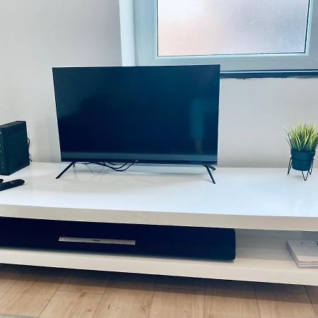 100% Renovated - Quiet Appartment เลียจ ภายนอก รูปภาพ