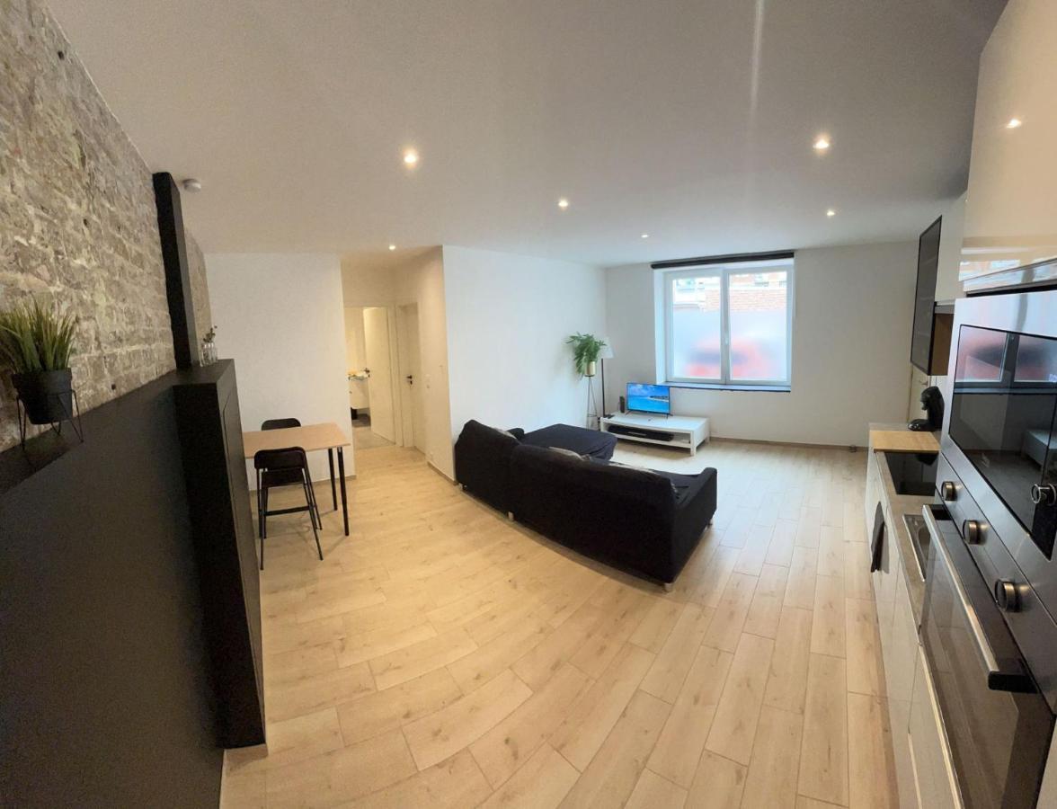 100% Renovated - Quiet Appartment เลียจ ภายนอก รูปภาพ