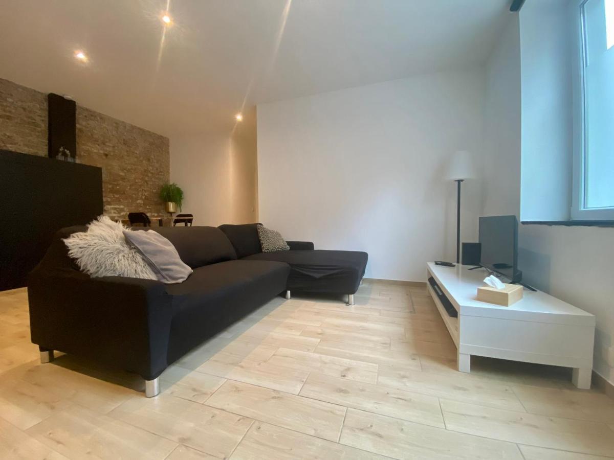 100% Renovated - Quiet Appartment เลียจ ภายนอก รูปภาพ