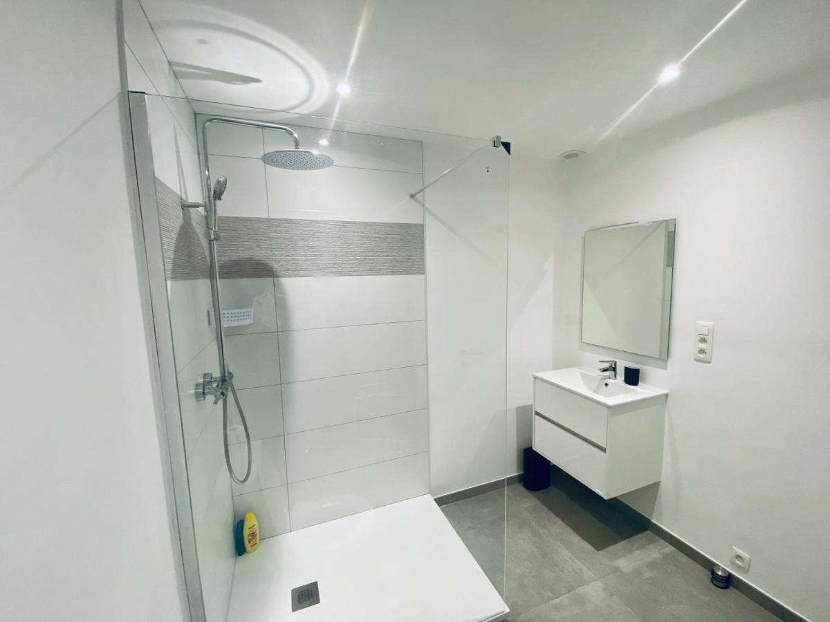 100% Renovated - Quiet Appartment เลียจ ภายนอก รูปภาพ